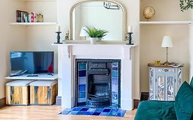 The Groves - Quaint Victorian Home - Free Parking
